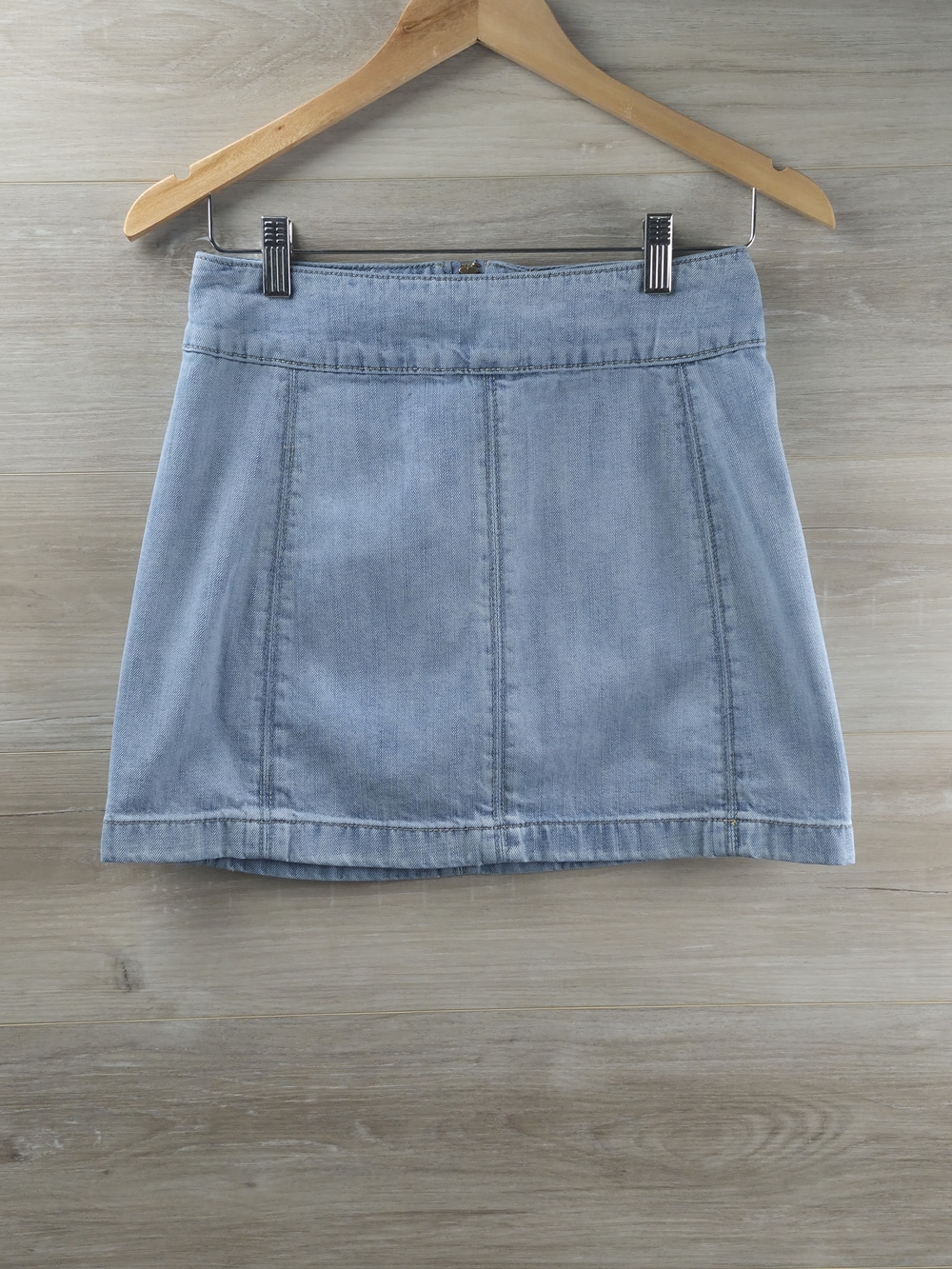Free People Light Wash Denim Mini Skirt Exposed Back‎ Zipper Seamed Size 2